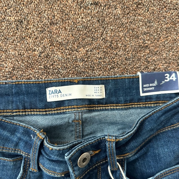 Zara Mid Rise Skinny Jeans - Picture 4 of 5